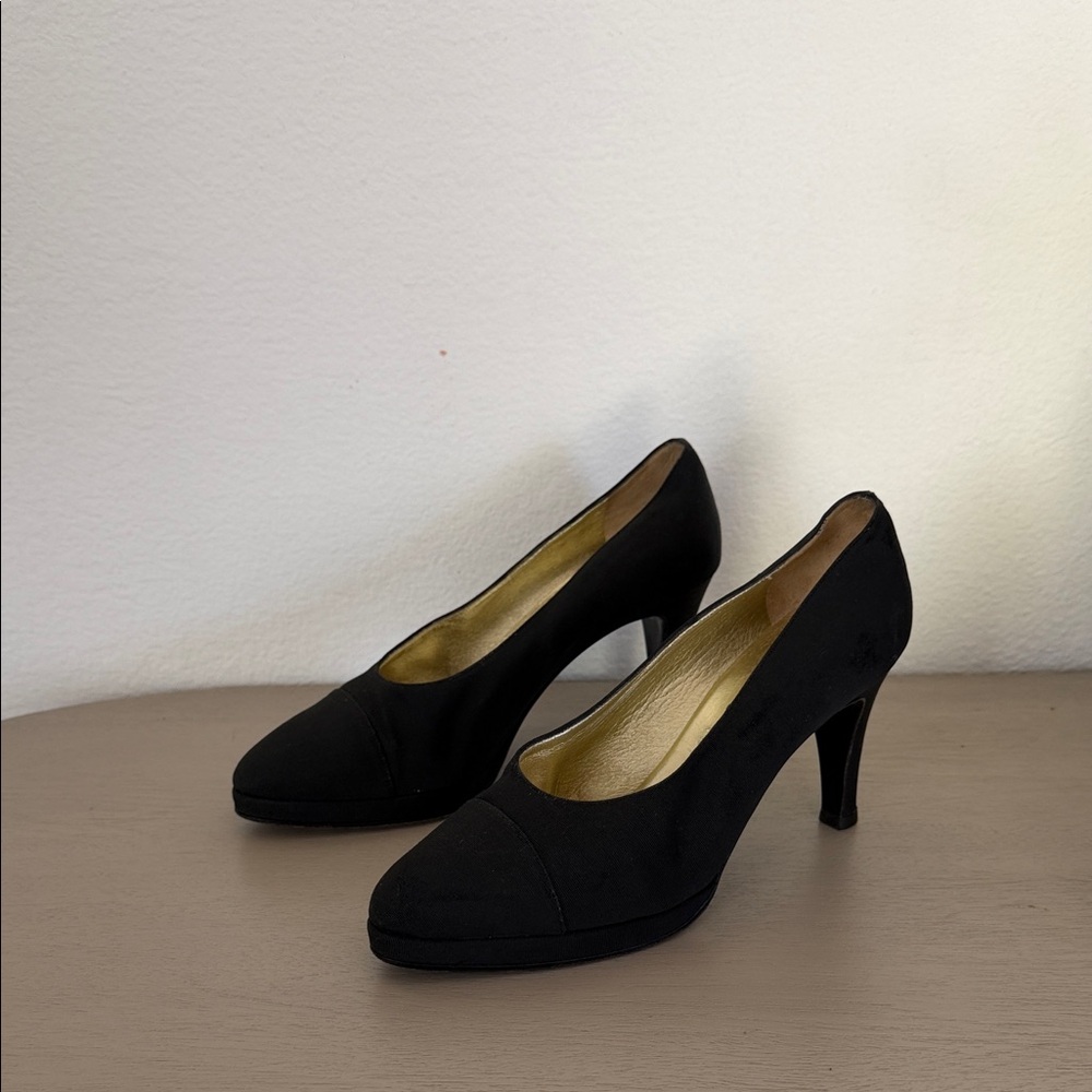 CHANEL Black Pumps